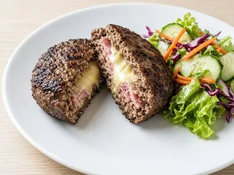 Punjena pljeskavica — Glavna jela u Demo Restoran